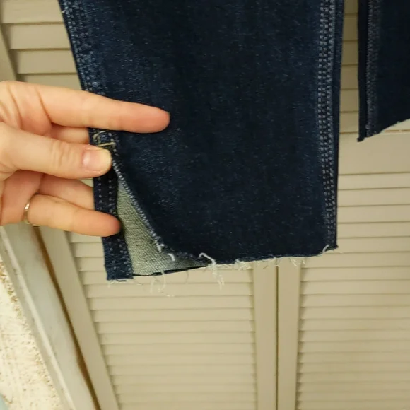 Judy Blue Cropped Straight Leg Raw Hem Jean 88375 - Picture 2 of 6